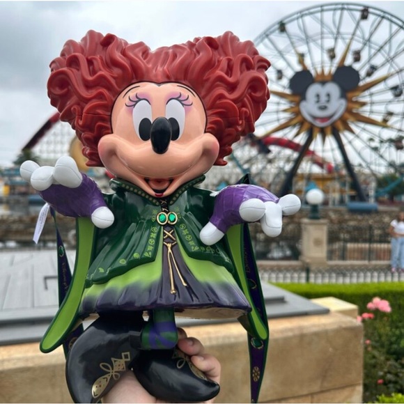 Minnie Mouse hocus pocus Winnie Sanderson sipper Disneyland 2023